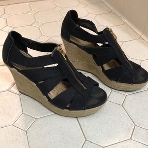 Black Wedges